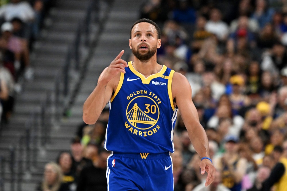 Stephen Curry đã vắng mặt ở 2 trận giao hữu của Golden State Warriors, bao gồm lượt trận cuối gặp Los Angeles Lakers