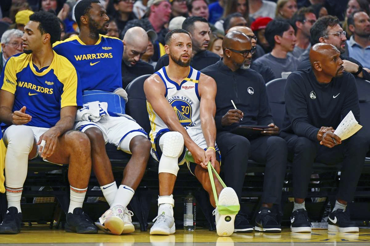 Khả năng cao Stephen Curry chỉ phải vắng mặt khoảng 1 tuần với chấn thương lần này