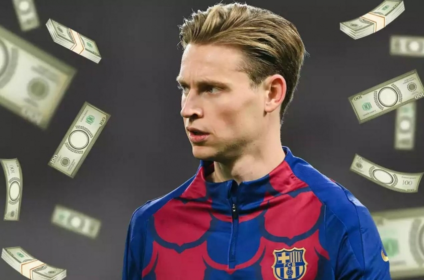 Mùa hè 2022, Blaugrana từng "ép" De Jong chuyển đến MU vì vấn đề tài chính.