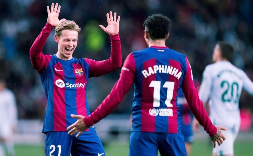 De Jong chưa gia hạn với Barca dù hợp đồng sắp kết thúc.