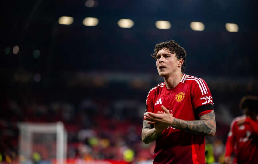 Juventus cân nhắc bổ sung Victor Lindelof vào hàng phòng ngự. Ảnh: Getty