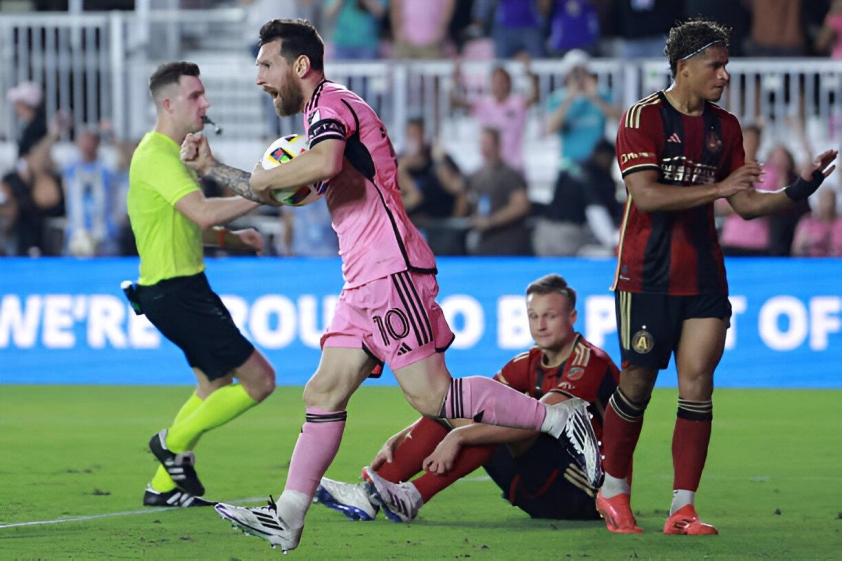 Messi ghi bàn gỡ hòa cho Inter Miami (Ảnh: Getty).